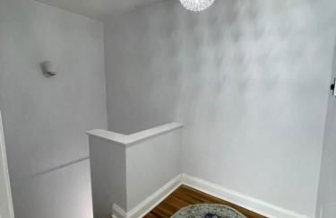 A Regal Retreat- Exclusive Parking, Prime Location - Foto 23