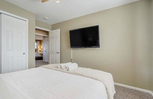 Silver Outpost Near Peterson SFB & Game Lounge - Foto 39