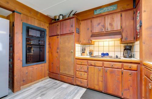 1 Mi to Lake: Hot Tub Haven in Pollock Pines! - Foto 11