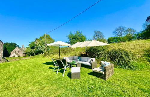 16th Century Farm House,6 Beds,5 BATHROOMS,SLEEPS 15,BBQ,HOT TUB,CINEMA ROOM WITH SURROUND SOUND,With Cymru Holidays - Foto 9