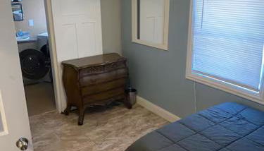 Short Walk to Campus - Photo 2