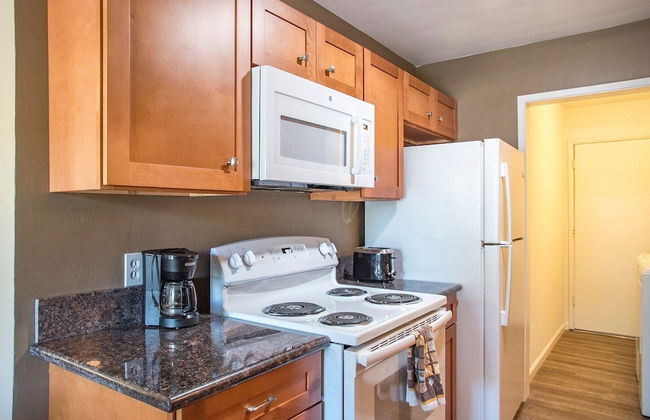 Longer Stay for Travelers Blocks from Hospital and Downtown Security Gates - Foto 22