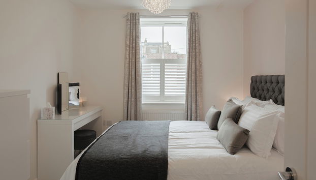 Stunning 2 BD with Patio & Free Parking - Foto 3, Habitación