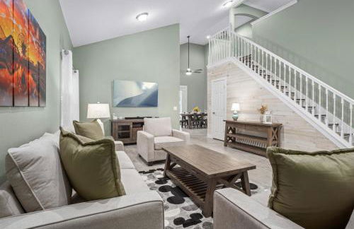 Brand NEW Modern Luxury wPrivate Pool Hot Tub BBQ Home Cinema 2 Miles to Disney - Foto 9