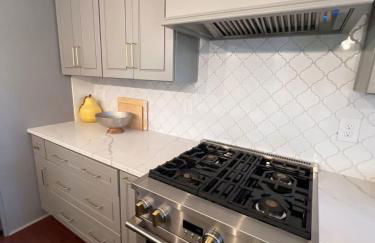 Vaux Hall Manor - 5BR Historic Farmhouse on Bay - Foto 21