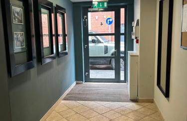 Large 2 bedroom 2 bathroom x6 person city center apartment with free underground parking - Foto 30