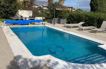 5 Bedroom Villa with HEATED Pool with breath-taking Sea Views, Walking distances to Shops Restaurants Beach - Photo 3