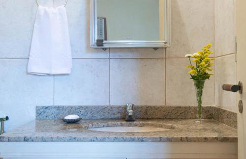 Casa em condomínio com piscina na melhor localização de Búzios - Foto 47