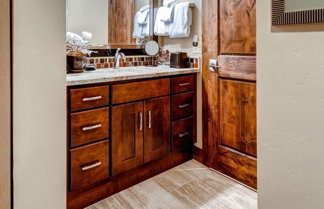 Cedars Lodge Condos by CRMR - Foto 17