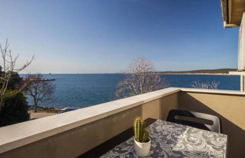 Sea apartment by beach Vine, olive oil tasting, kajaks, grill - Photo 1