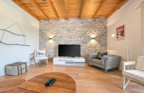 Chalet Emily Alpine Chic with Hot Tub and Ocean View By Lanzarote Vacation Homes - Foto 51