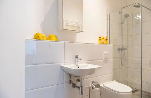 Kudamm plus AC plus SelfCheckIn plus Free Street Parking - Foto 14