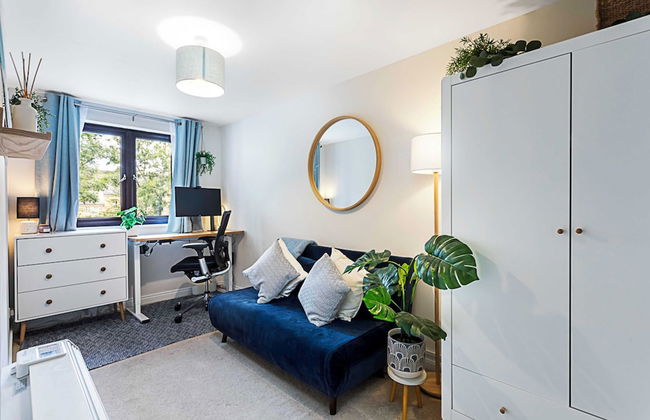 London Docklands Retreat - Photo 13