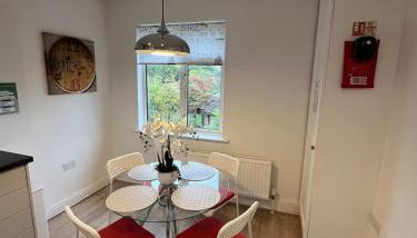 2 Bed Contractor Accommodation - 15min Drive to Heathrow & Windsor - Foto 5