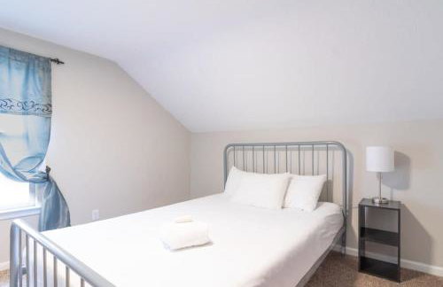 Wrap-Around Porch Uptown Stay-Pets Welcome! - Foto 32