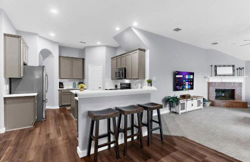 Large Luxury 4-BR Home EPIC GameRoom! Lighted Deck & Grill! - Foto 8