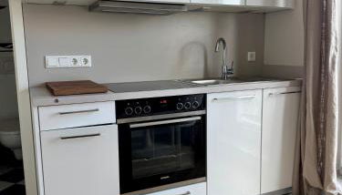 CLS Moderne City-Wohnung Hamburg mit Smart-TV, Nespresso Maschine inklusive Kapseln, Blick über Hamburg, Cafe im Haus, Bus gegenüber, Flex Check-In - Foto 4, stove, dishwasher