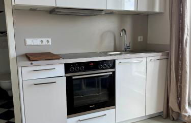 CLS Moderne City-Wohnung Hamburg mit Smart-TV, Nespresso Maschine inklusive Kapseln, Blick über Hamburg, Cafe im Haus, Bus gegenüber, Flex Check-In - Foto 4