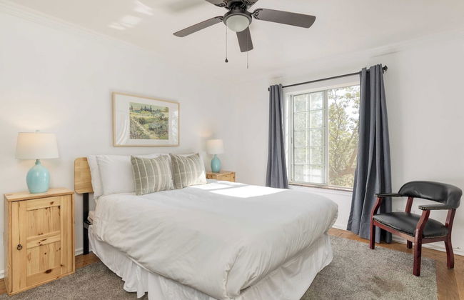 Views, Hot Tub, Firepit, Game Room, Playground Enchanted Forest by Avantstay - Foto 29