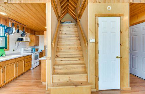 1 Mi to South Twin Lake Cabin with Deck in Trego! - Foto 12