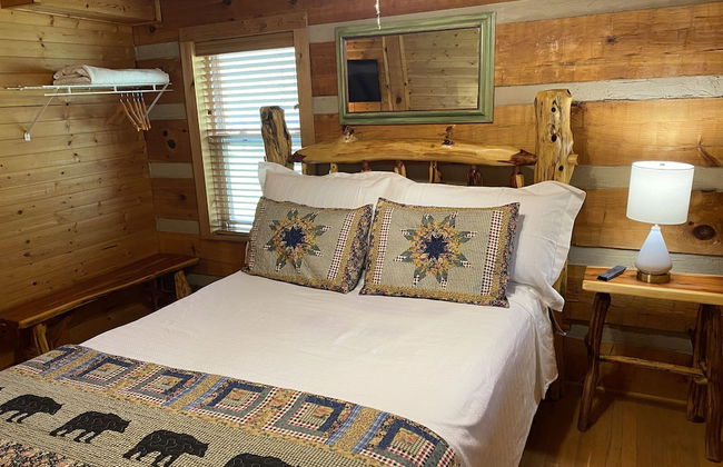 Sweet - 2 Bedrooms, 2 Baths, Sleeps 6 Cabin by RedAwning - Foto 2