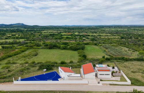 Luxury Spa Villa w Heated Pool, Jacuzzi & Sauna - Photo 60