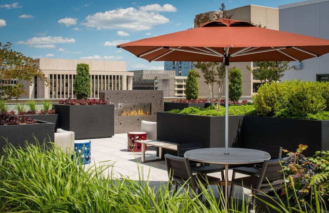 Cozy Condo Crystal City Rooftop - Photo 35