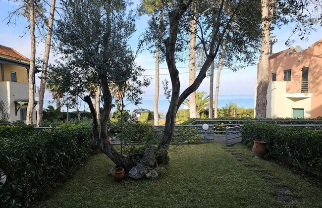 Stay at Beachfront Villa Lilia in Pefkohori, Halkidiki for a Dreamy Vacation - Foto 30