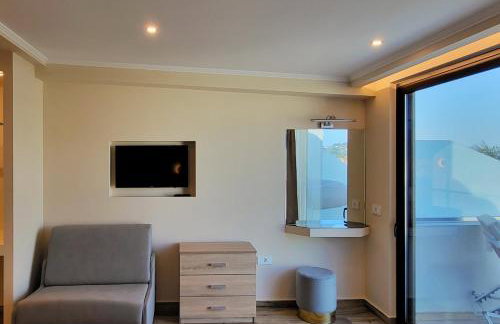 Paradise Hotel & Bar - Photo 11