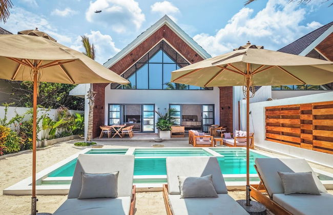 Solymar Staffed Beach Front Villa - Photo 36