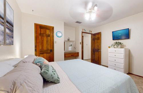 Walk to Park! Family-Friendly Laredo Home with Yard - Foto 18