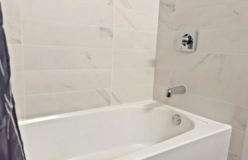 4BR Townhouse with Lake View & Parking - Sleeps 10 - WV rep 3 - Foto 46