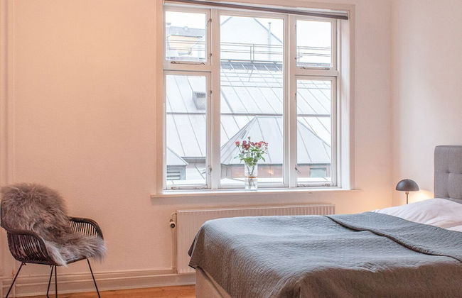 Sanders Boulevard - Smart 3-bdr Apt By the Canal - Photo 4