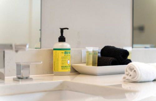 Spacious 2BD-Close To Everything - Foto 14