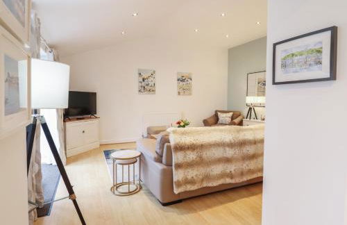 Maritime Mews, 6 The Oakleys - Photo 4