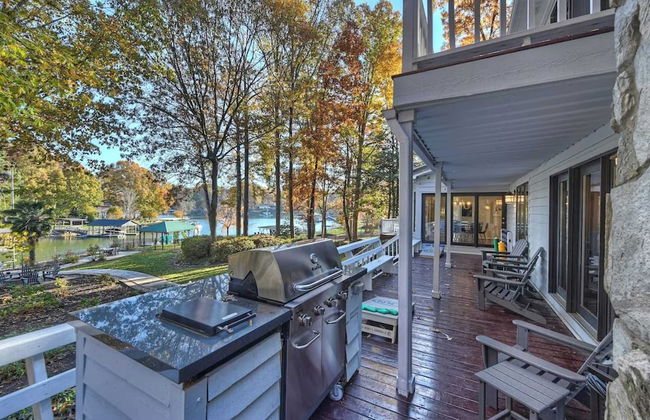 Lakefront Home Private Dock, Tiki Bar, Firepit Shore to Please by Avantstay - Foto 48