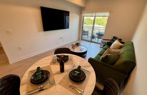 Silver Lake 1 Bedroom Condo Suite with Balcony and Parking - Photo 13