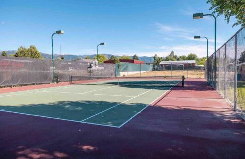 Enjoy The Outback+ Indoor Hot tub+Games+Puzzles+Tennis Court - Foto 12