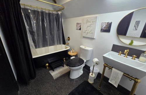 Spacious, Renovated, 5-bedroom Retreat, Near I-85 - Photo 49