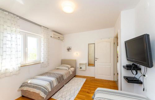 MY DALMATIA - Villa Sucic with private pool and mountain view - Foto 48