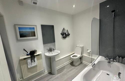 COASTAL RETREAT Town Centre Entire Property, Very Close to Sea & Restaurants, 2 King Size Beds - Foto 14