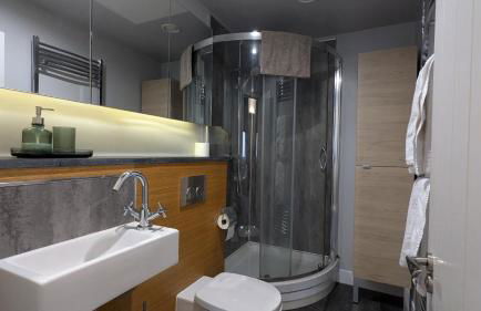 Captivating 1-bed Apartment, Merthyr Tydfil - - Photo 24