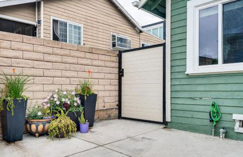 Home 1 Mi to DTLA Room to Work and Relax! - Photo 25