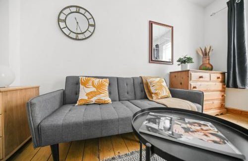 Famous Brick Lane - 1 Bed London Flat with Large Patio - Perfect for long stays - Foto 18