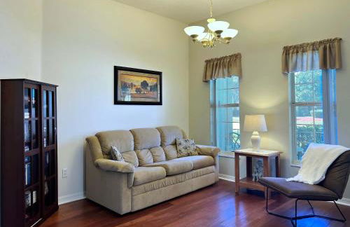 Lovely Lakeside 4-Bed Pool Home at Villa Sol-3125 - Foto 7