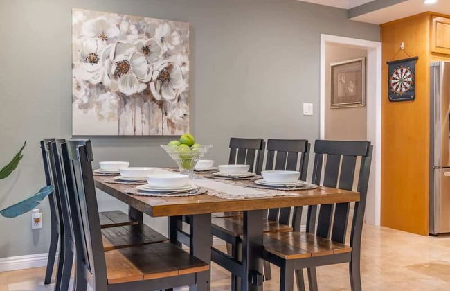 Marbella Lane - Charming 4BR Bungalo for Relaxing Retreat - Photo 17