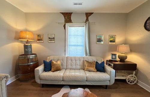 1920 Brick House-Hot Tub-Outdoor Brickoven Pizza-Pets-Breweries - Foto 40