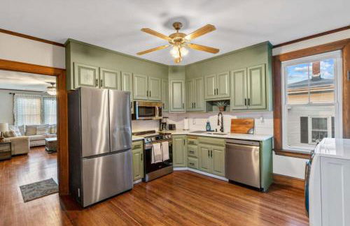 25 Massive 5 BR in Downtown Southington - Foto 19