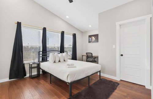 Cozy Comfort near Fountain Square- Downtown Indy - Photo 7