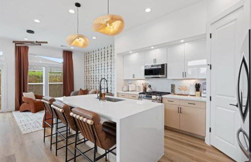 2 Luxury Homes in 1 - Walk to Nightlife & Stadiums - Foto 14